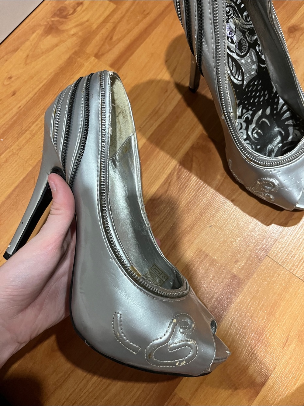 Ed Hardy Pre-Own Heels - Picture 2 of 10